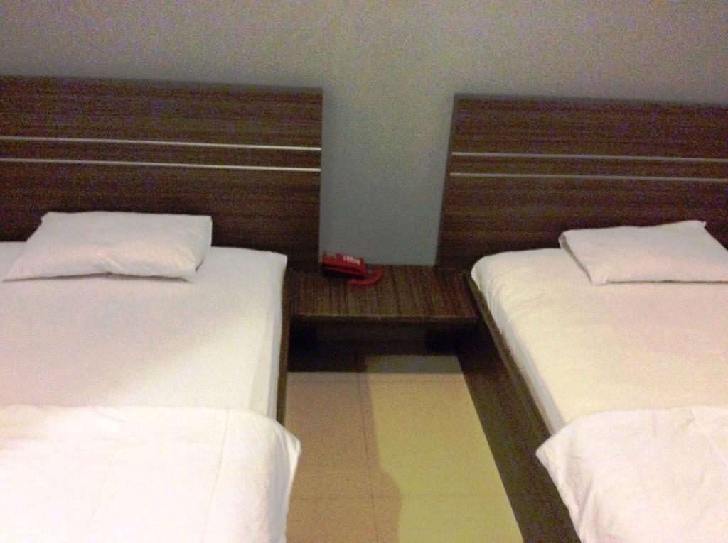 Hotel Diamond Makassar Room photo