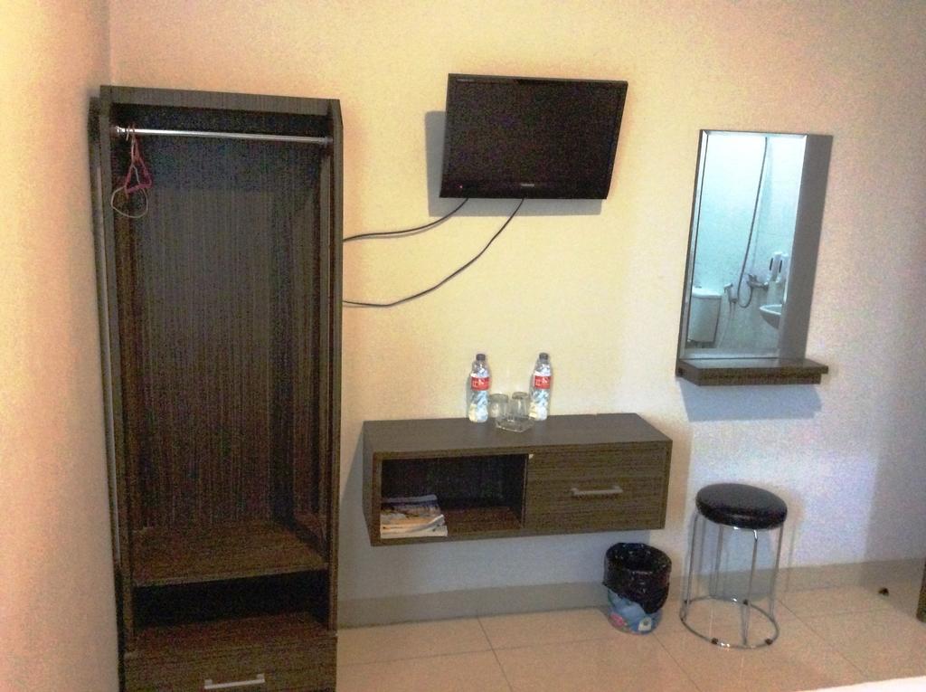 Hotel Diamond Makassar Exterior photo