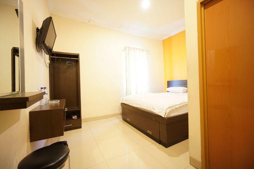 Hotel Diamond Makassar Exterior photo